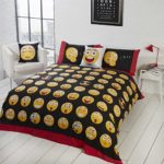 EMOJI OMG LOL HAPPY ANGRY RED WHITE BLACK COTTON BLEND USA TWIN (COMFORTER COVER 135 X 200 – UK SINGLE) (PLAIN BLACK FITTED SHEET – 91 X 191CM + 25 – UK SINGLE) PLAIN BLACK HOUSEWIFE PILLOWCASES 5 PIECE BEDDING SET